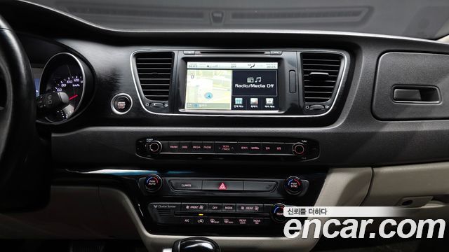 Kia Canival 2015 — photo 14