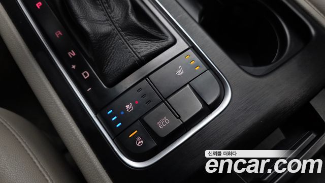 Kia Canival 2015 — photo 18