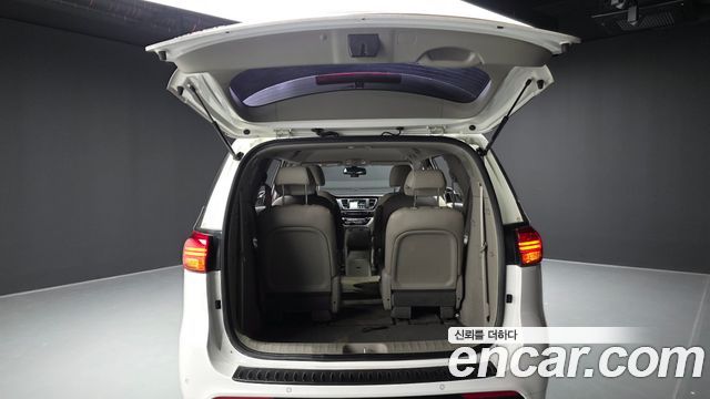 Kia Canival 2015 — photo 20