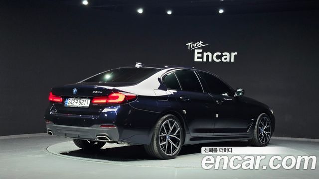 BMW 5-Series 2023 — photo 2