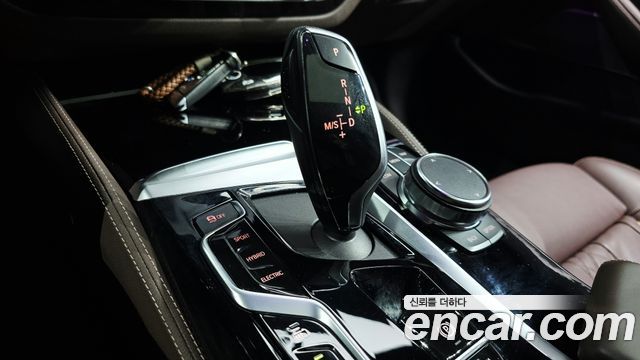 BMW 5-Series 2023 — photo 9
