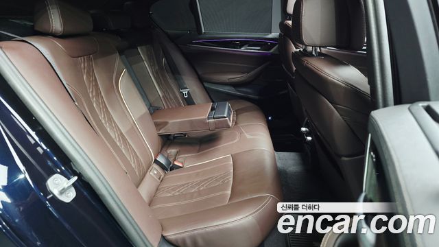 BMW 5-Series 2023 — photo 11