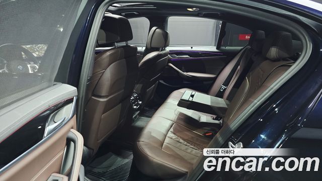 BMW 5-Series 2023 — photo 12