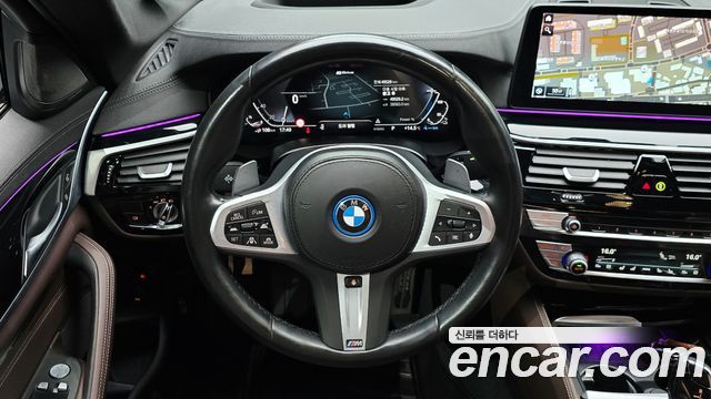BMW 5-Series 2023 — photo 15