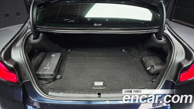 BMW 5-Series 2023 — photo 19