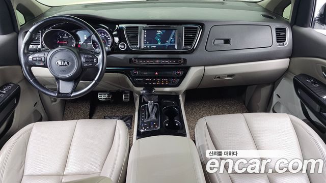 Kia Canival 2015 — photo 7