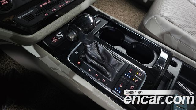 Kia Canival 2015 — photo 9