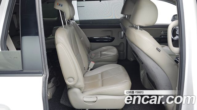 Kia Canival 2015 — photo 11