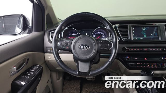 Kia Canival 2015 — photo 13