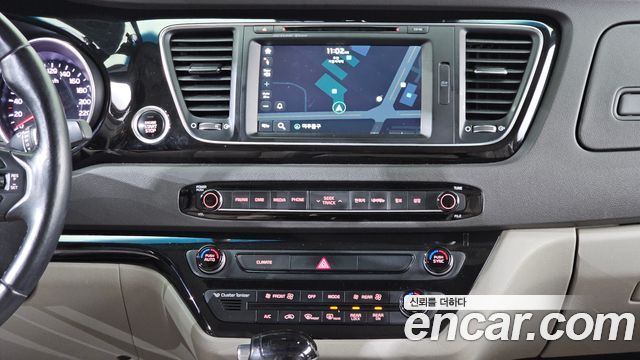 Kia Canival 2015 — photo 14