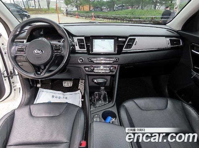 Kia Niro 2017 — photo 8