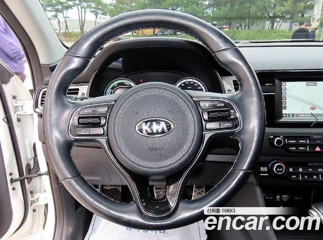 Kia Niro 2017 — photo 9