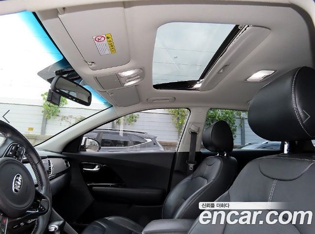 Kia Niro 2017 — photo 16