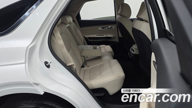 Genesis GV70 2022 — photo 11