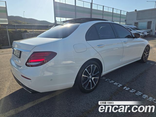 Mercedes-Benz E-Class 2017 — photo 2