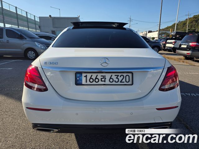 Mercedes-Benz E-Class 2017 — photo 4