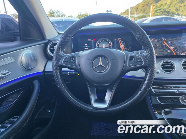 Mercedes-Benz E-Class 2017 — photo 10