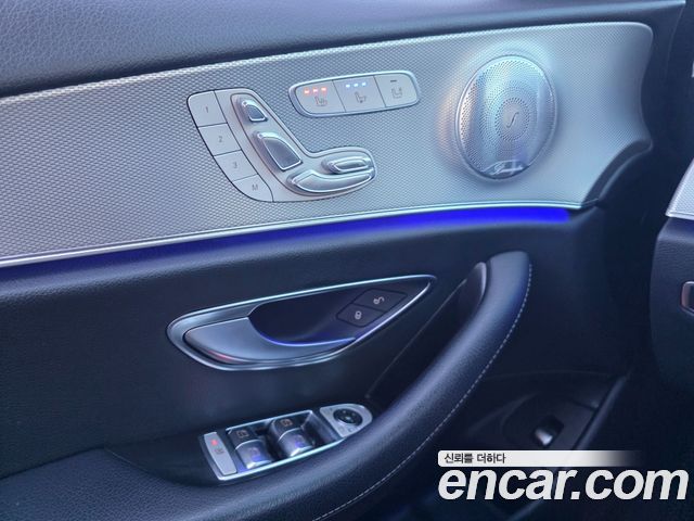 Mercedes-Benz E-Class 2017 — photo 15
