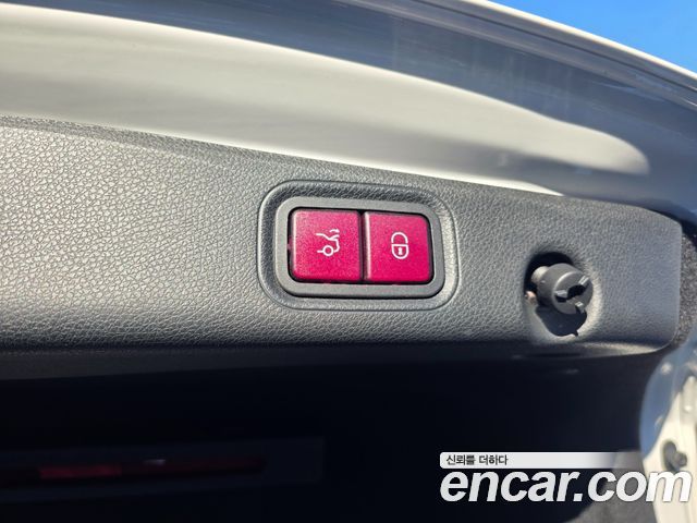 Mercedes-Benz E-Class 2017 — photo 16