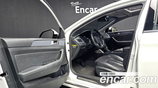 Hyundai Sonata 2016 — photo 13