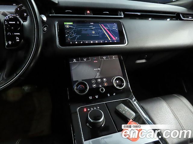 Land Rover Range Rover Velar 2019 — photo 8