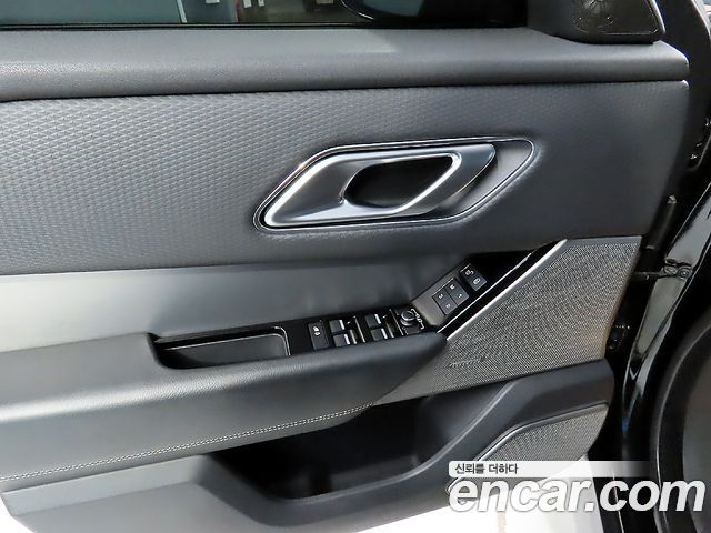 Land Rover Range Rover Velar 2019 — photo 12