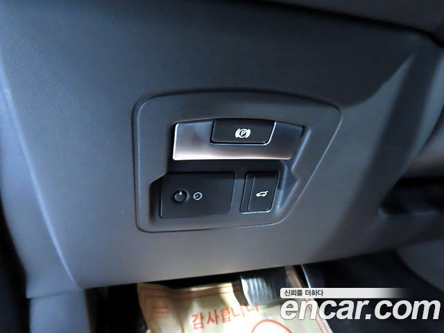 Land Rover Range Rover Velar 2019 — photo 13