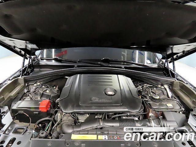 Land Rover Range Rover Velar 2019 — photo 20