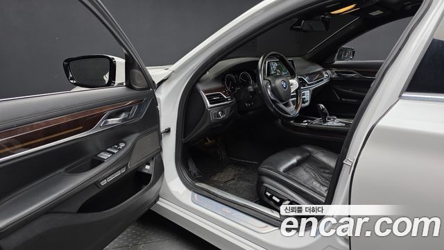 BMW 7-Series 2016 — photo 10