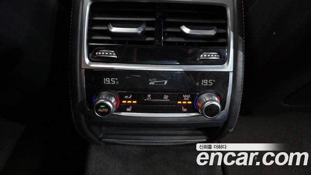 BMW 7-Series 2016 — photo 19