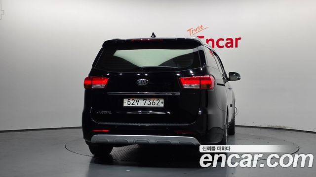 Kia Canival 2018 — photo 4