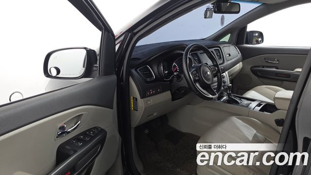 Kia Canival 2018 — photo 13