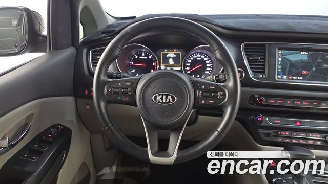 Kia Canival 2018 — photo 18