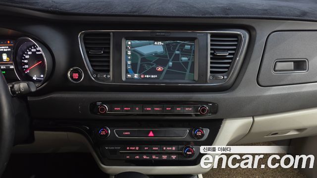 Kia Canival 2018 — photo 19