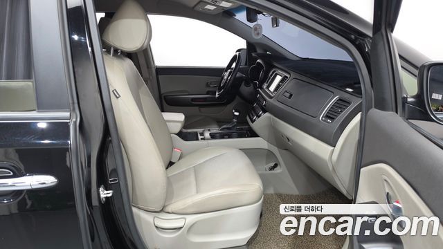 Kia Canival 2018 — photo 16