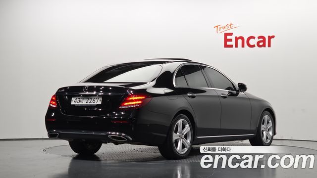 Mercedes-Benz E-Class 2018 — photo 2