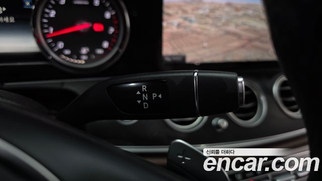 Mercedes-Benz E-Class 2018 — photo 9