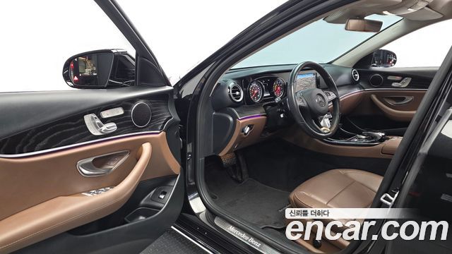 Mercedes-Benz E-Class 2018 — photo 10