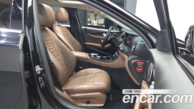 Mercedes-Benz E-Class 2018 — photo 11