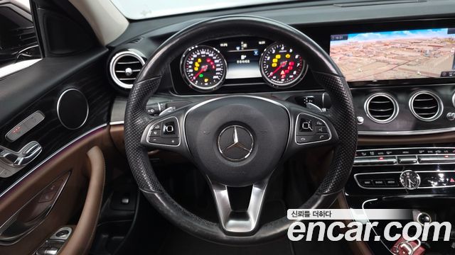 Mercedes-Benz E-Class 2018 — photo 13