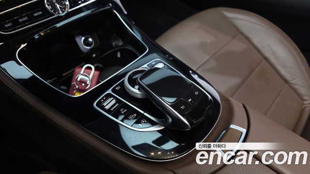 Mercedes-Benz E-Class 2018 — photo 17