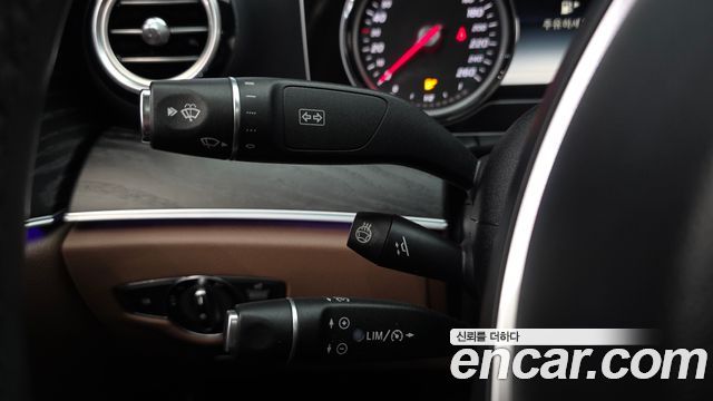 Mercedes-Benz E-Class 2018 — photo 19
