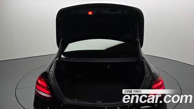 Mercedes-Benz E-Class 2018 — photo 20