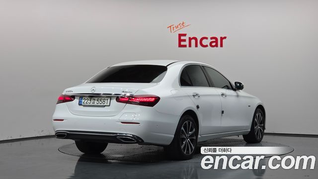 Mercedes-Benz E-Class 2021 — photo 2
