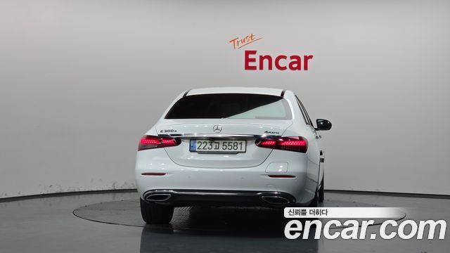 Mercedes-Benz E-Class 2021 — photo 4