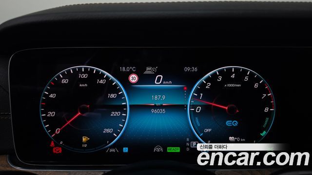 Mercedes-Benz E-Class 2021 — photo 11