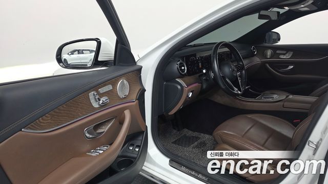 Mercedes-Benz E-Class 2021 — photo 13