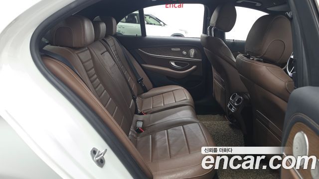 Mercedes-Benz E-Class 2021 — photo 17