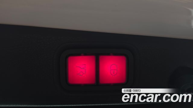 Mercedes-Benz E-Class 2021 — photo 25