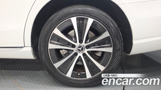 Mercedes-Benz E-Class 2021 — photo 7
